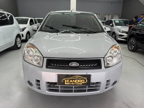 FORD FIESTA 1.6 MPI SEDAN 8V FLEX 4P MANUAL FORD FIESTA 1.6 MPI SEDAN 8V FLEX 4P MANUAL